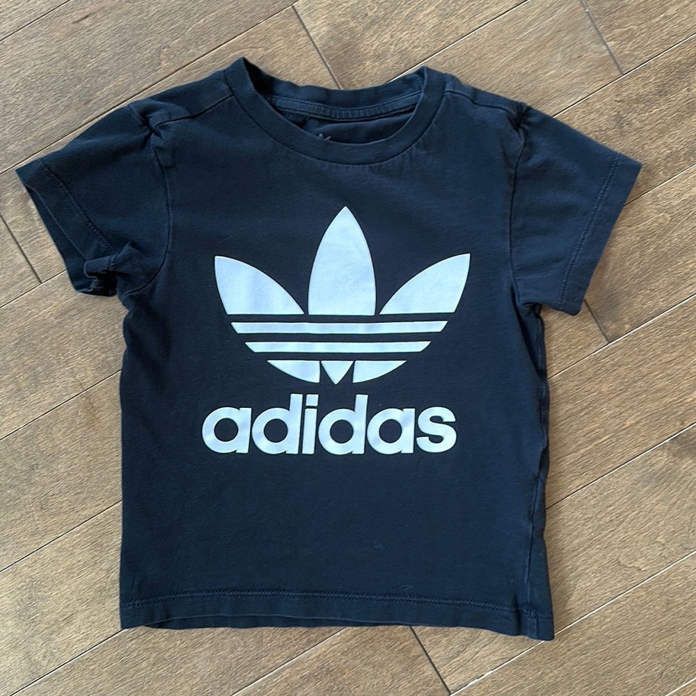 Kids Adidas T. EUC. Size S (4-5).